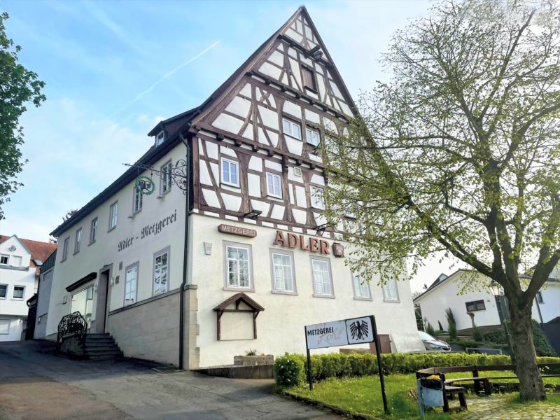 Gebäudeansicht Privatpraxis in der ehemaligen Adler-Metzgerei